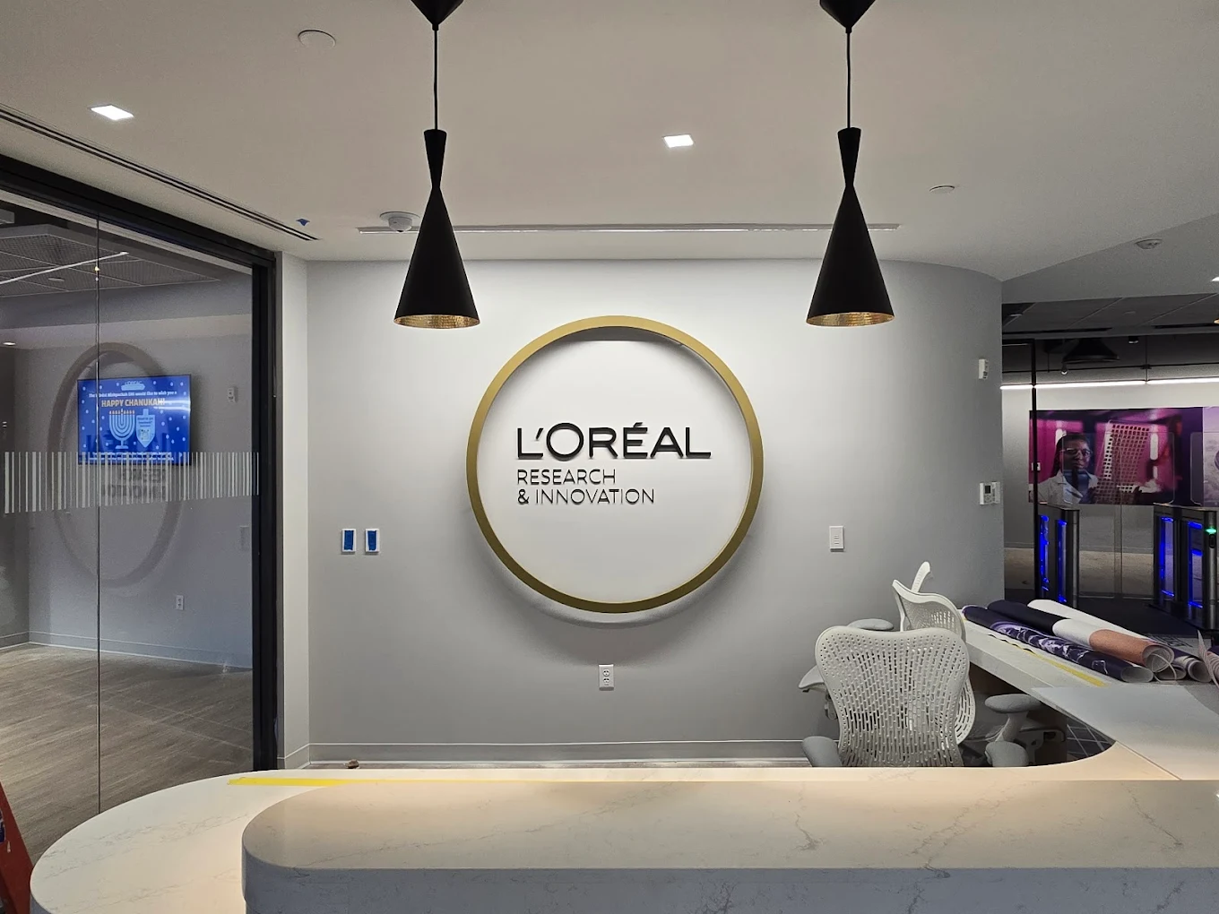 Full HQ Signage
